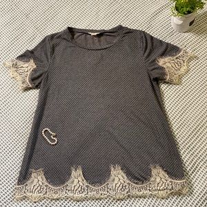 Entro Top with Dainty polka dots lace trim